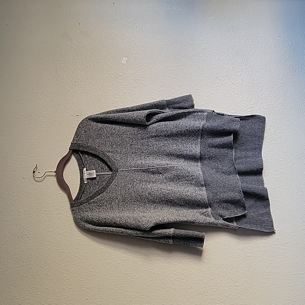 better be blause sweater  vneck high low color gray 3/4 sleeves